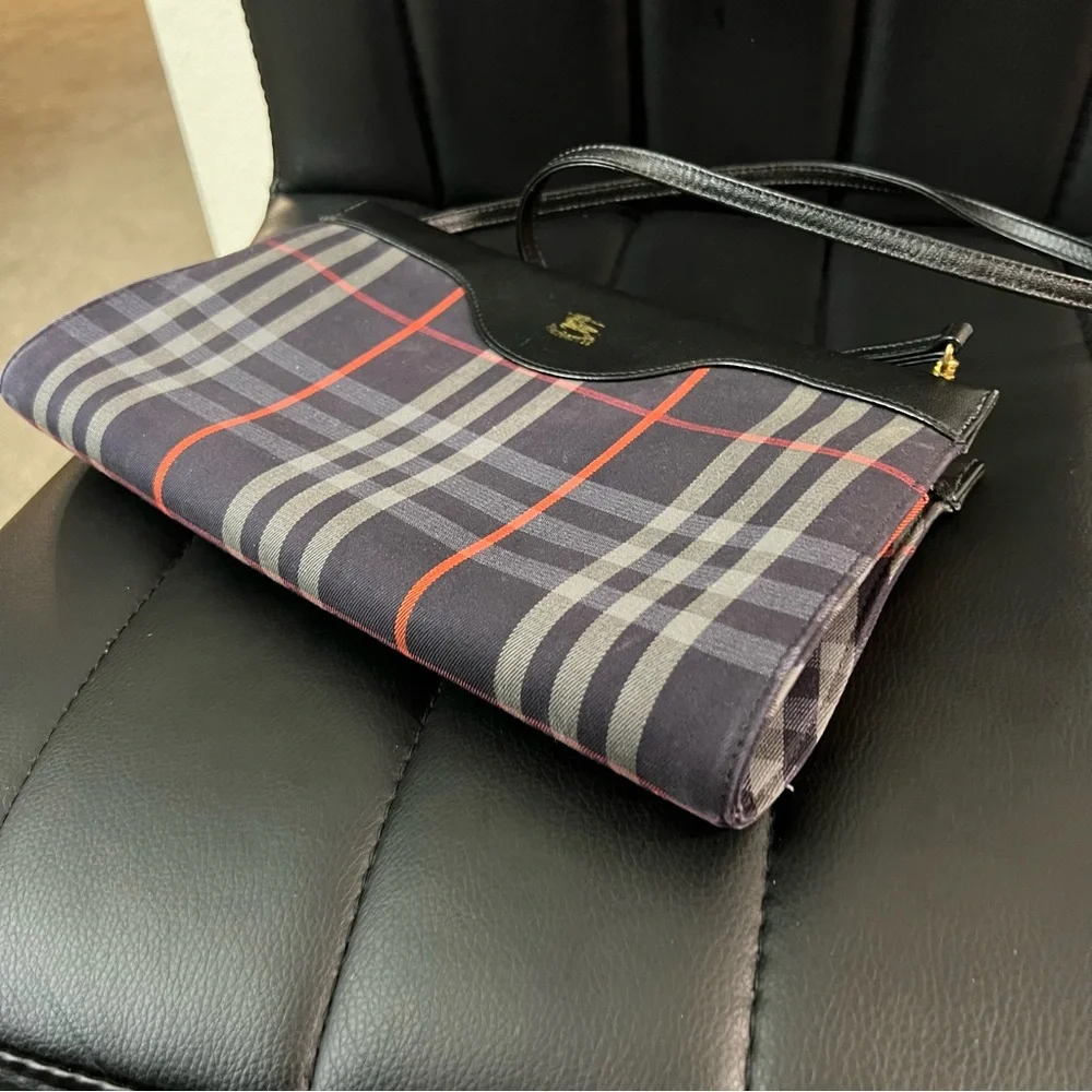 Vintage Burberrys | Nova Check Navy Blue Shoulder Bag - Picture 3 of 7